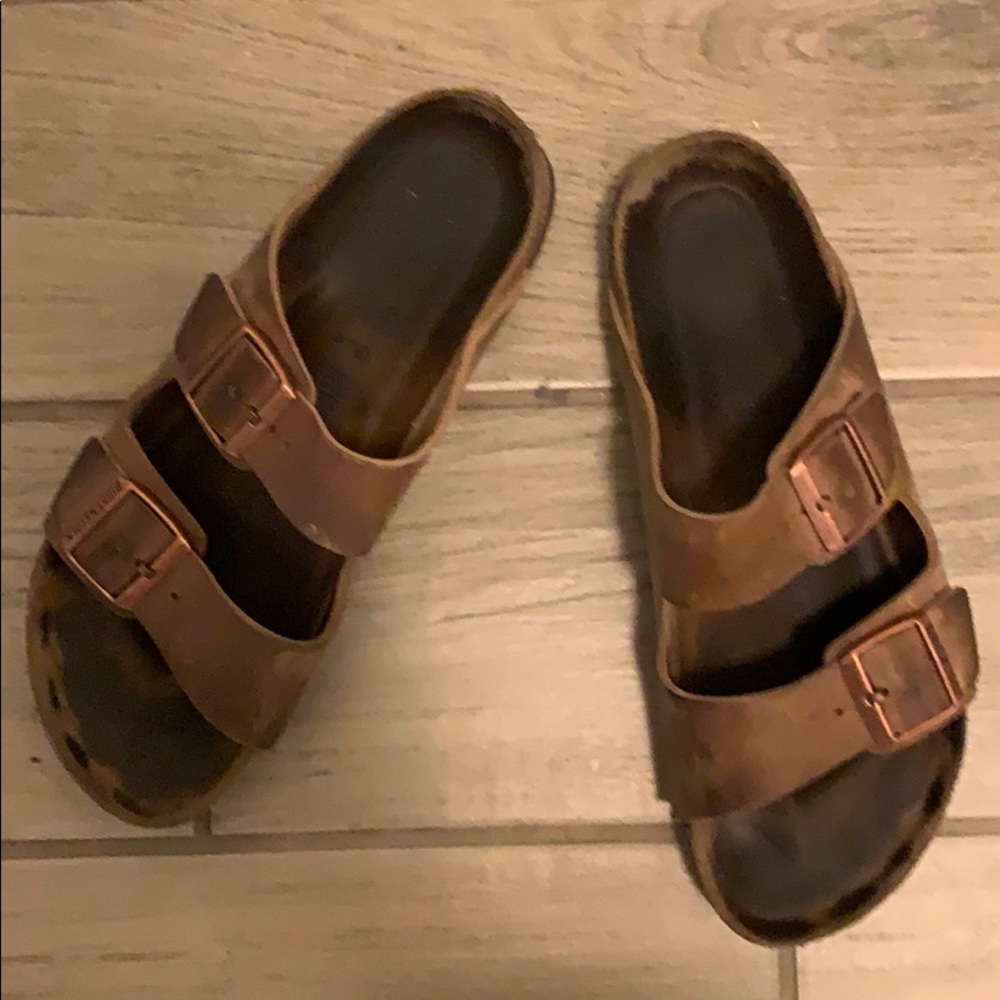 Arizona Birkenstock’s size 42.